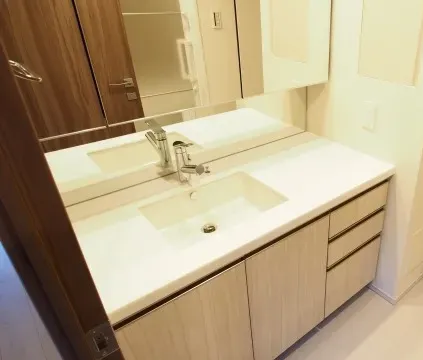 多機能でデザイン性の高い洗面台への変更