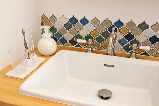 半埋め込み型洗面台