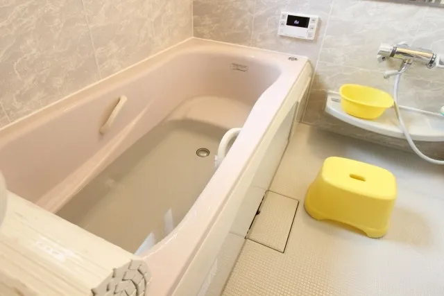 浴槽の高さ・形状と手すりの設置