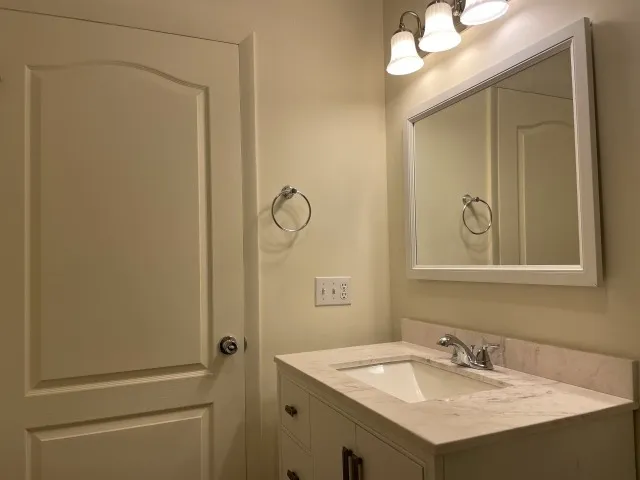 トイレでも身だしなみチェック