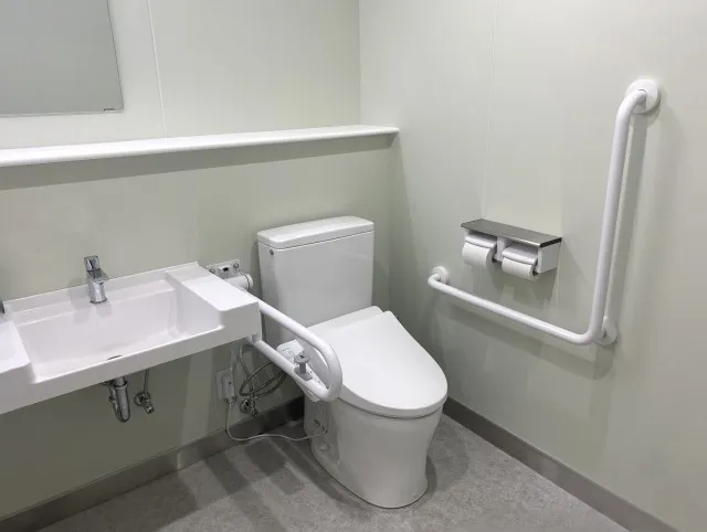 便器の横の手すり位置