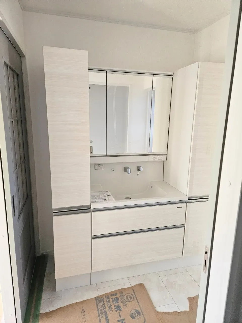 タカラスタンダードの洗面化粧台取付工事