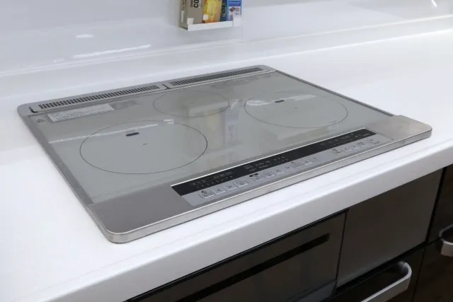 火を使わない調理で快適環境を手に入れるIHヒーターに交換