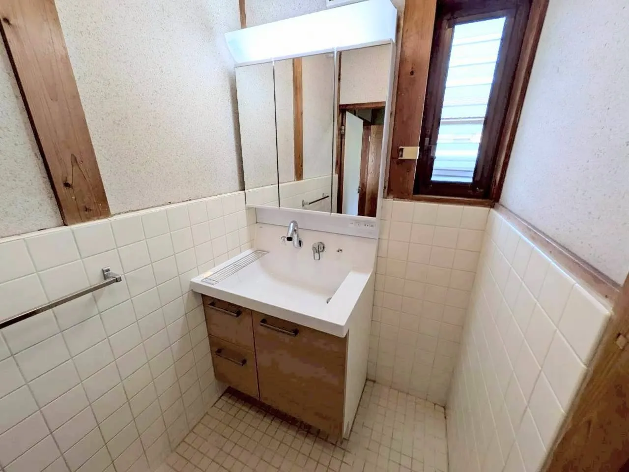 【三重県鈴鹿市】LIXIL製洗面台取替工事