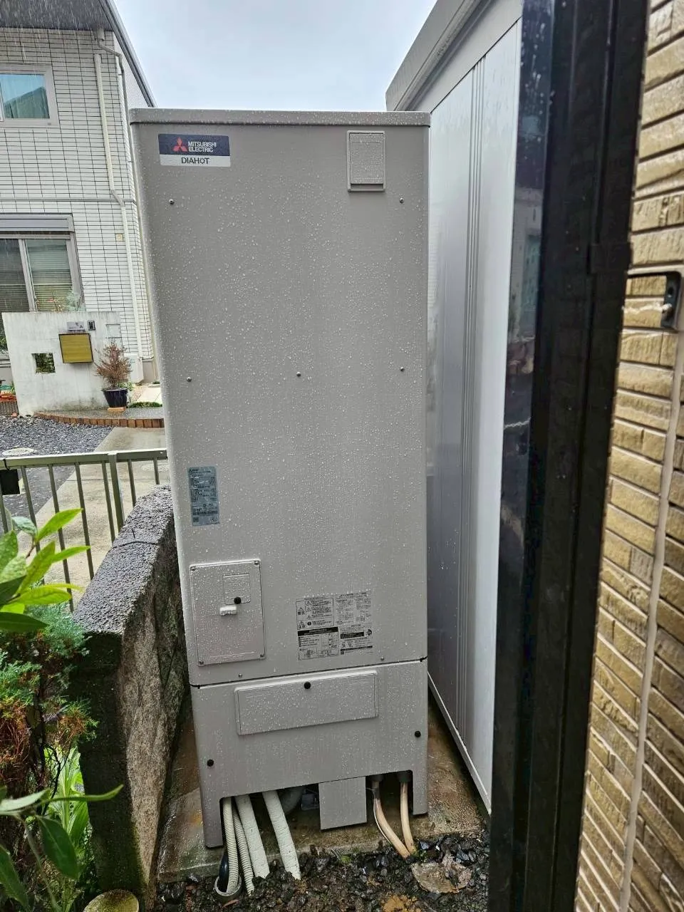 【三重県鈴鹿市】電気温水器からエコキュートに最短取替工事