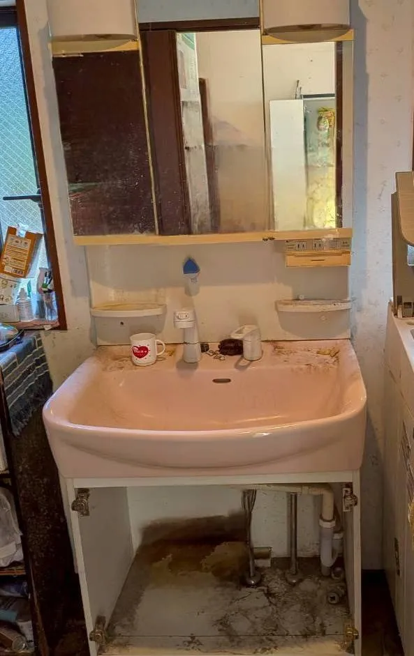 洗面台取替工事前