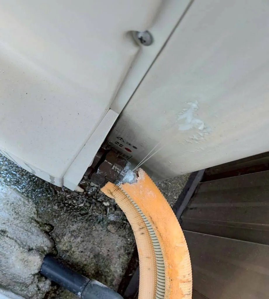 エコキュートの水漏れ修理前