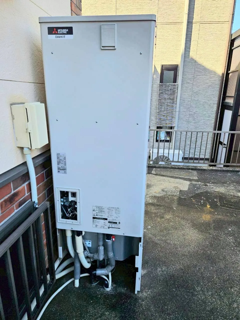 【三重県鈴鹿市】三菱製エコキュートの交換工事